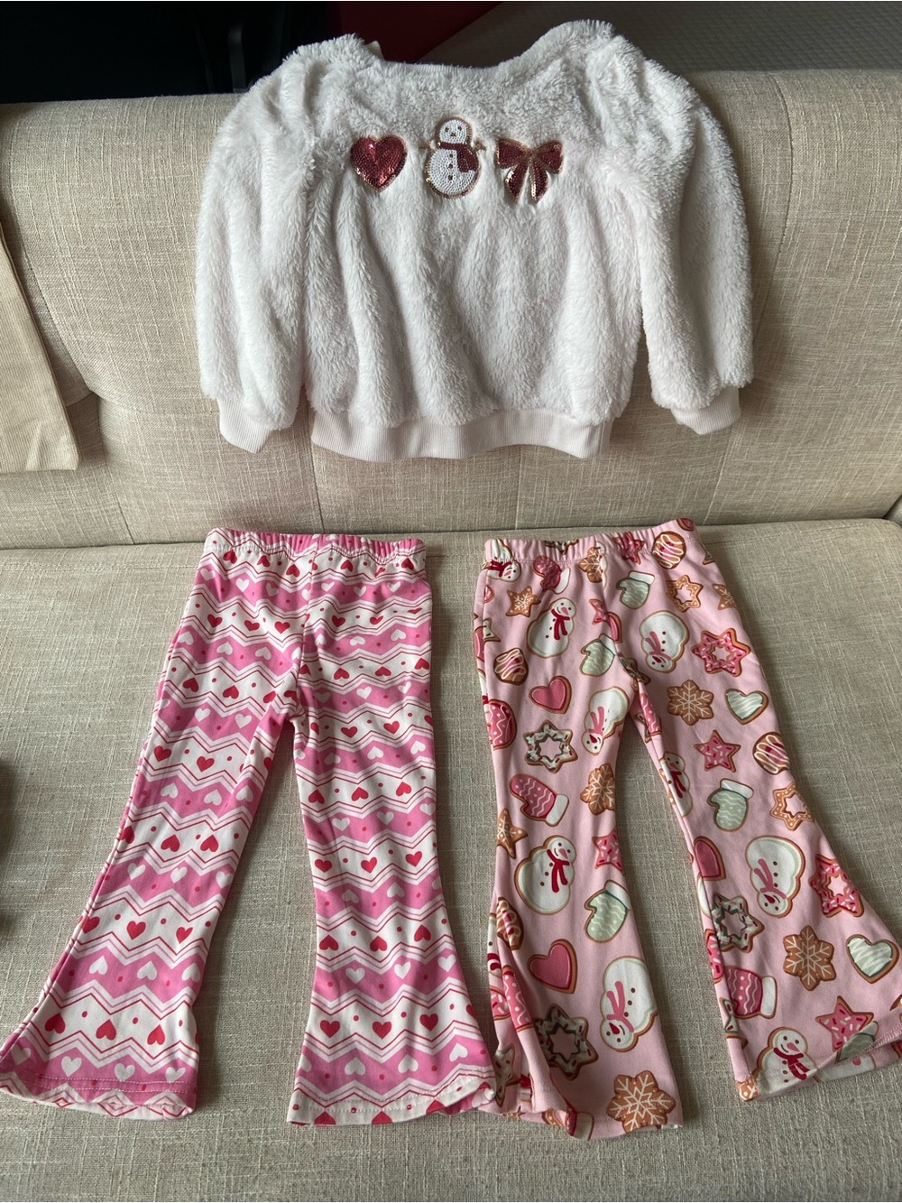 Stylish and Cozy Girls' Pink Holiday Outfits with Heart & Snowman Motifs